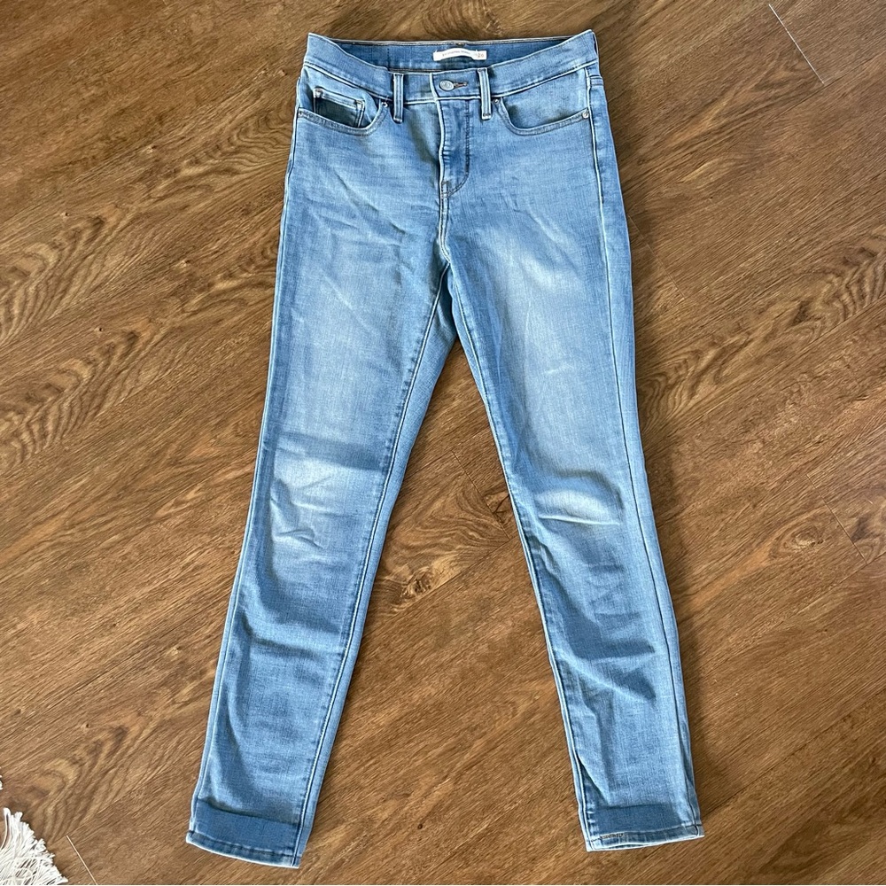 Levi Jeans, Light-Medium Wash